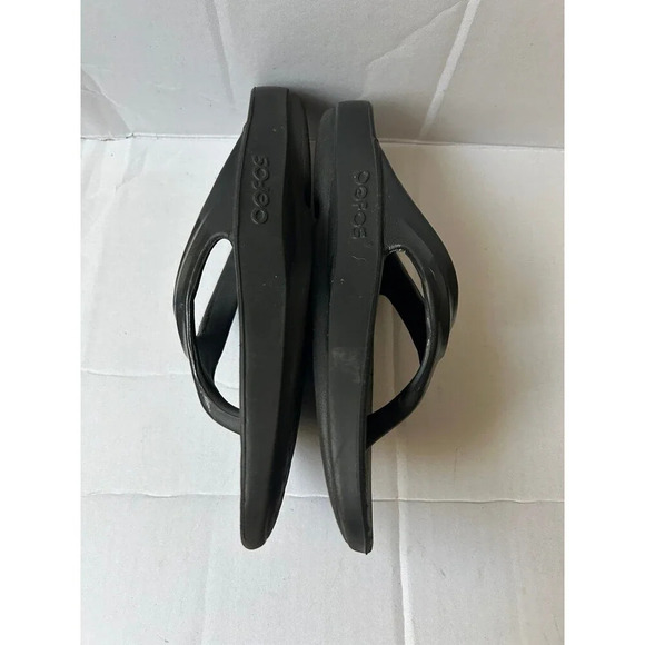 OOFOS Women’s Recovery Thong Sandals Black W9 - Picture 2 of 10